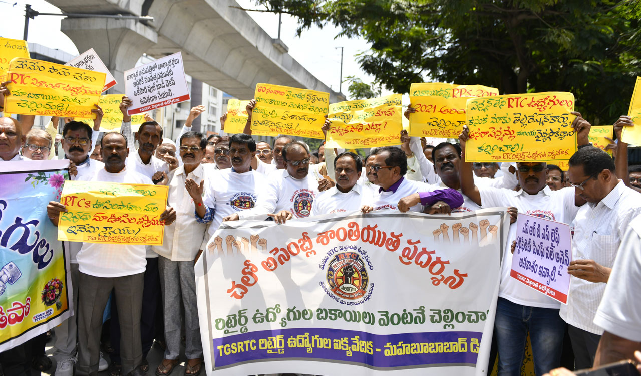 TGSRTC retirees demand release of long-pending dues