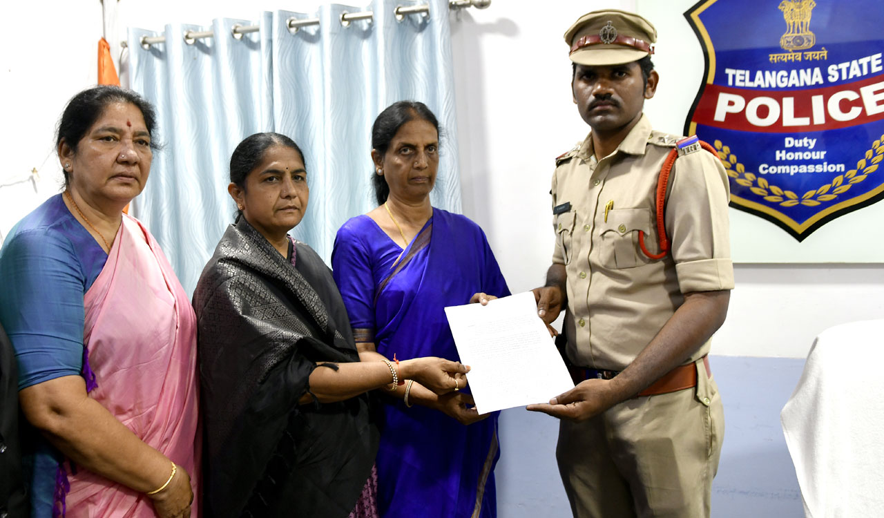 BRS MLAs Sabitha, Sunitha file complaint over alleged police manhandling