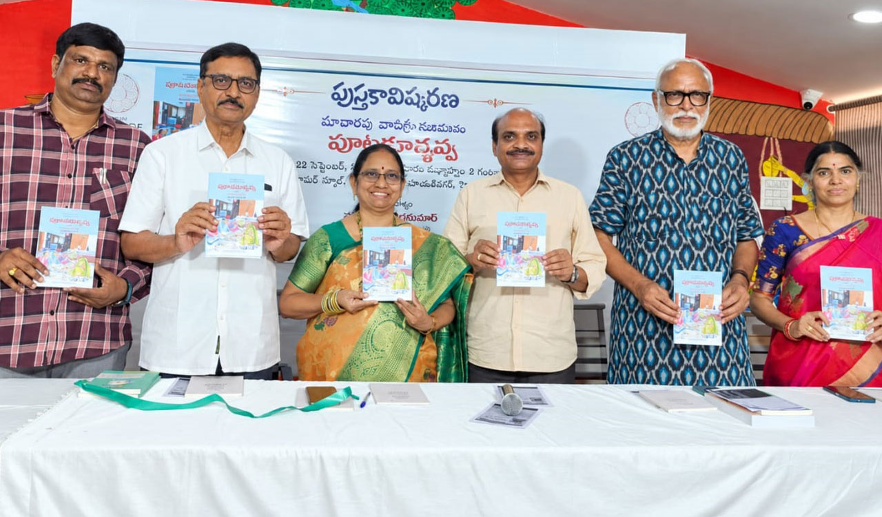 ‘Pootakoollavva’ novel by Madarapu Vanishree launched in Hyderabad