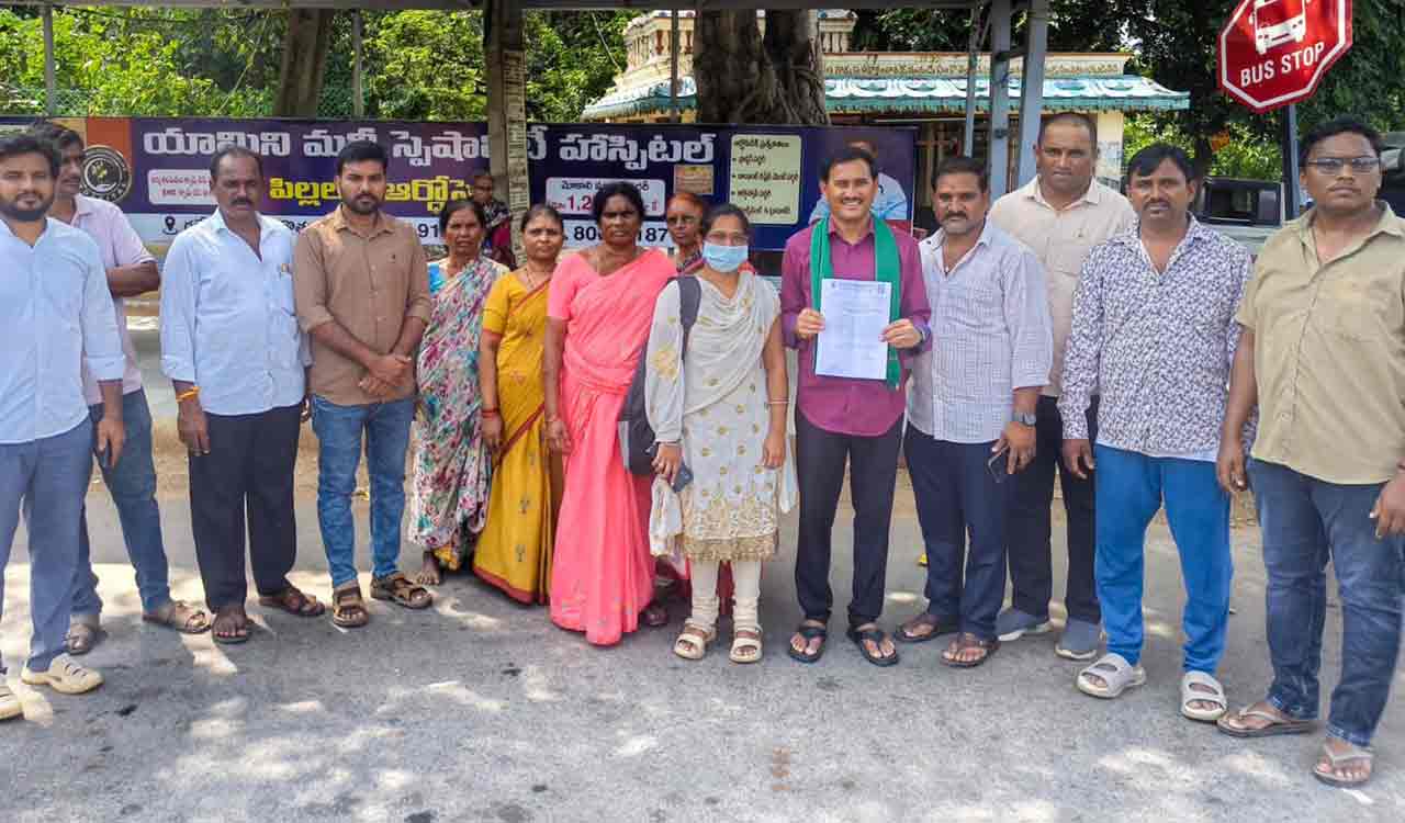 Banjara JAC wants public toilets built at Yellandu cross roads in Kothagudem