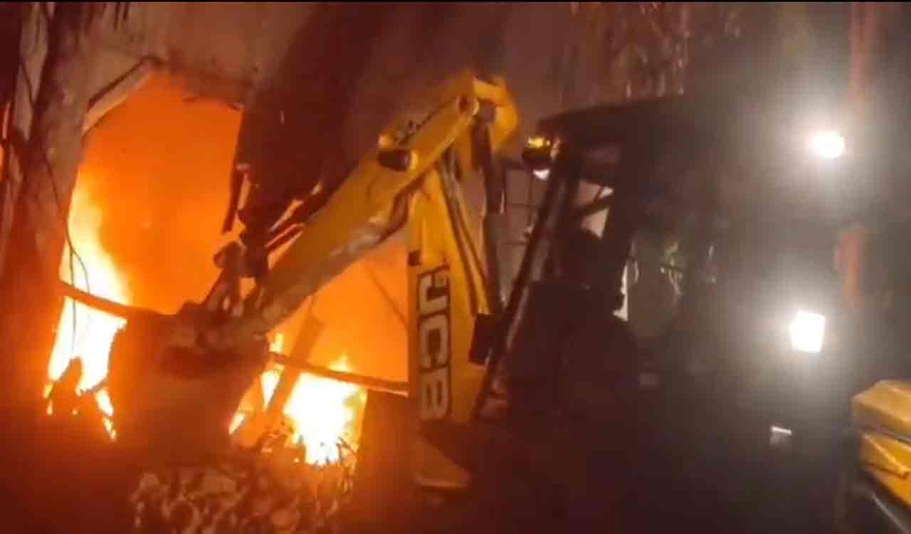 Valuables gutted in fire accident in Jogipet market