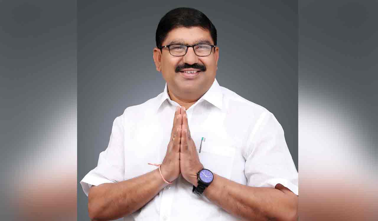 Former MLC caught playing cards in Siddipet