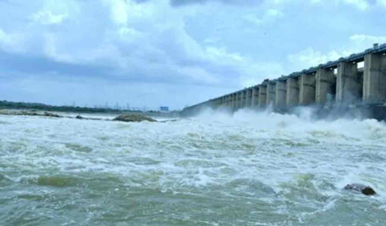 Tense atmosphere prevails at Jurala project as farmers demand water