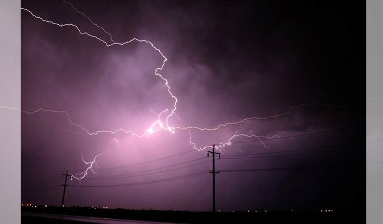 Mancherial: Two women farmers injured as lightning strikes cotton field