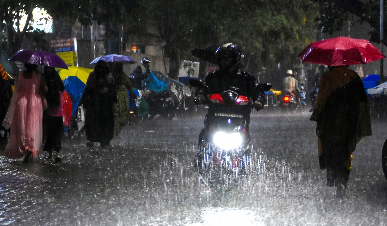 IMD warns of extremely heavy rain in Telangana districts
