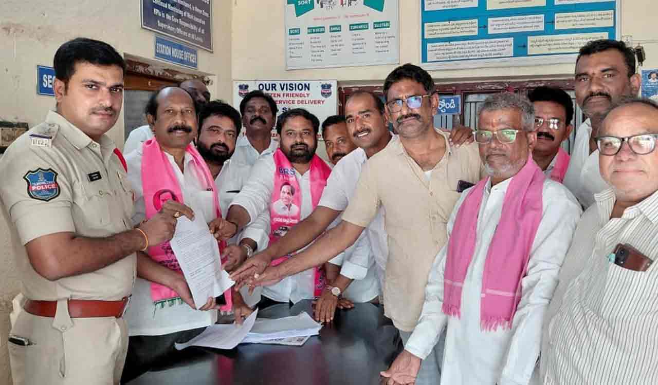 Khammam BRS leaders lodge complaints with police against Congress MLA Shankar