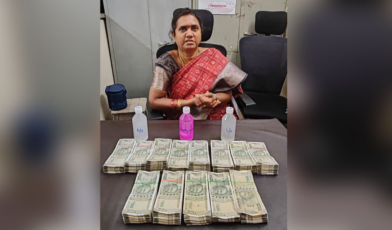 ACB catches GHMC town planning supervisor accepting Rs 4 lakh bribe in Hyderabad