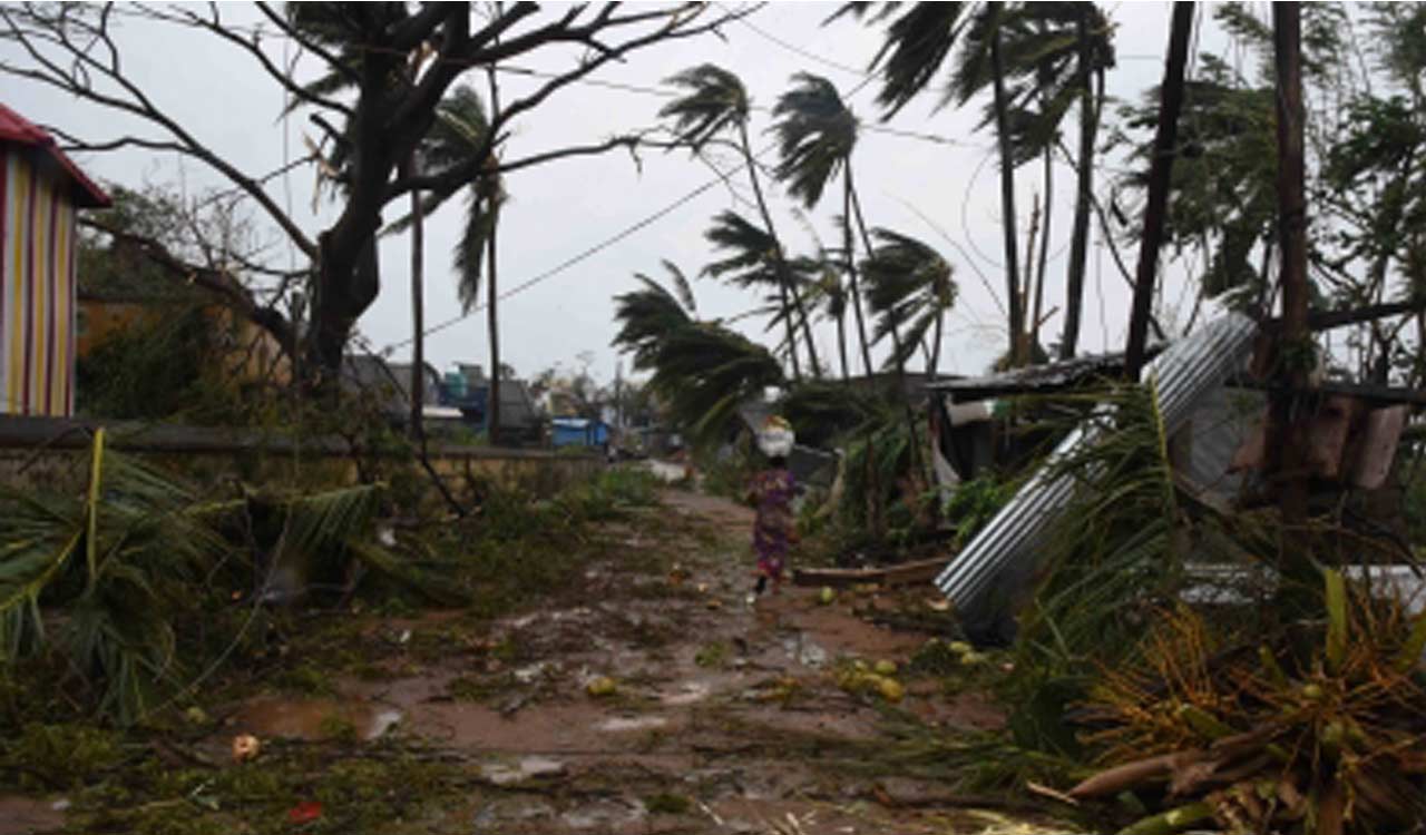 Very severe cyclonic storm likely to cross Andhra coast on October 28, says IMD
