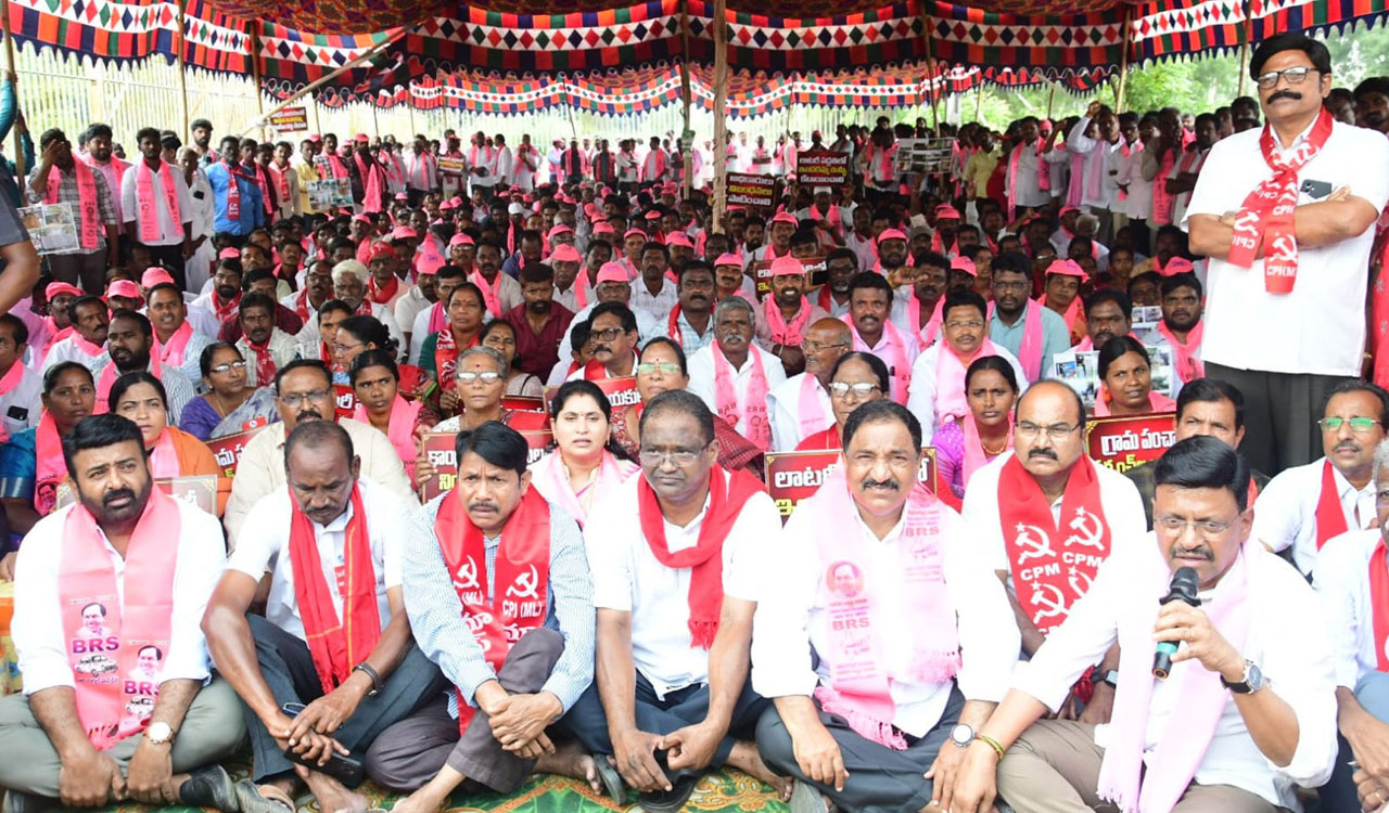 Khammam: BRS, Left parties demand transparency in Indiramma house selection