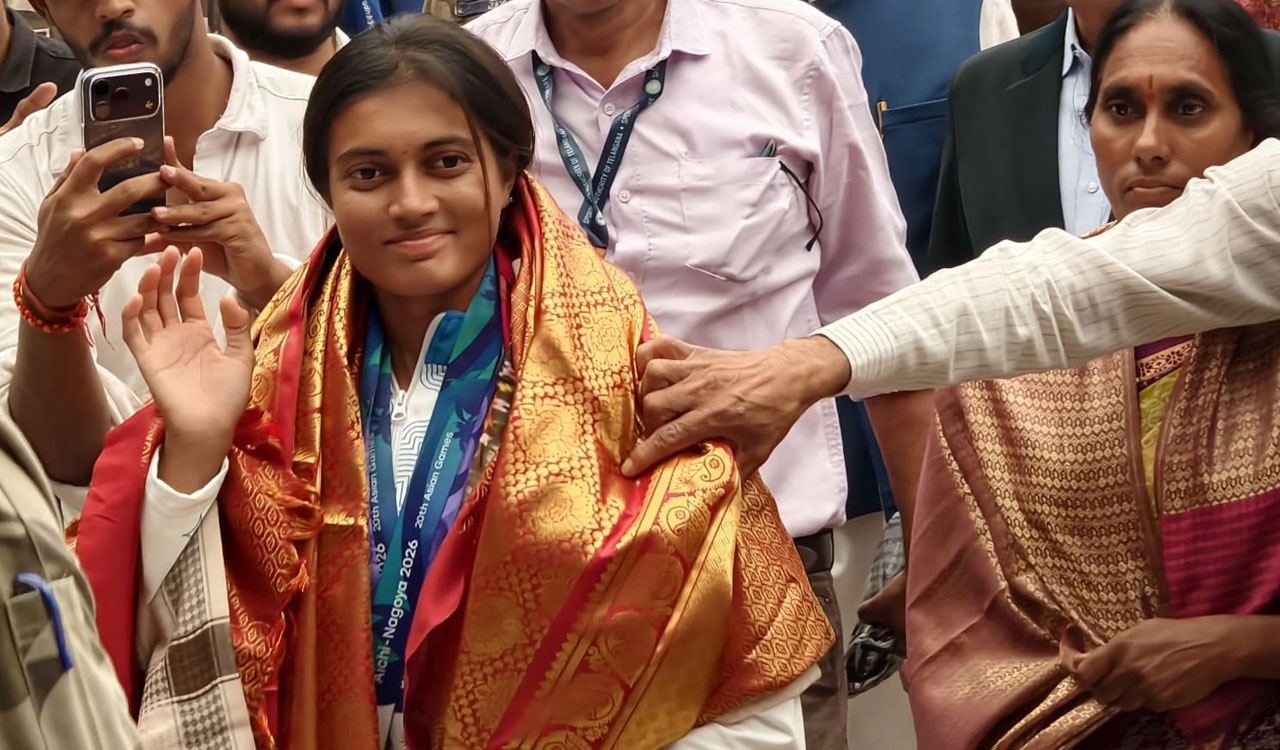 Asian Games gold medallist Chikitha Taniparthi receives warm welcome in Hyderabad