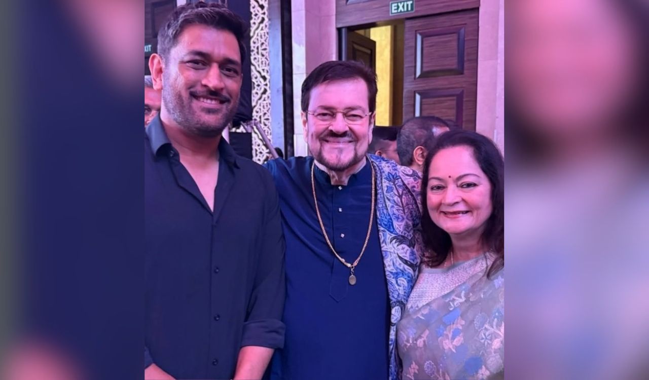 MS Dhoni sings ‘Main Pal Do Pal Ka Shayar Hoon’ during meeting with Nitin Mukesh