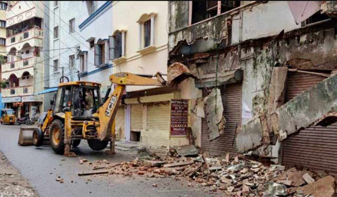Telangana HC questions GHMC over approvals, later demolition drives