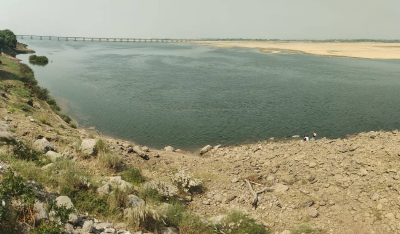 Kannepally pumps remain idle despite water availability, BRS slams govt