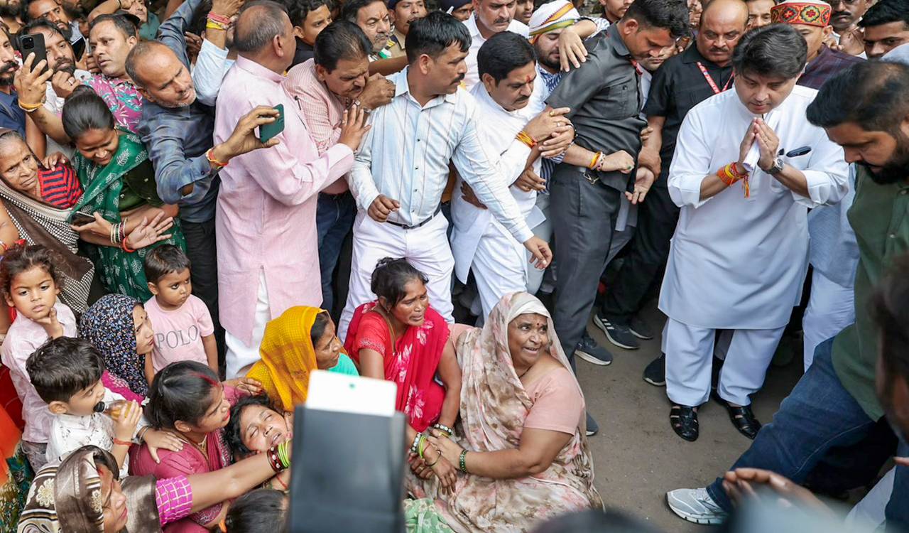 MP: 15 killed, 25 injured as truck runs over devotees near Gwalior temple