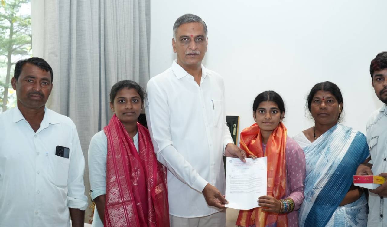 Harish Rao praises Palugu Thanda sisters for MBBS achievement