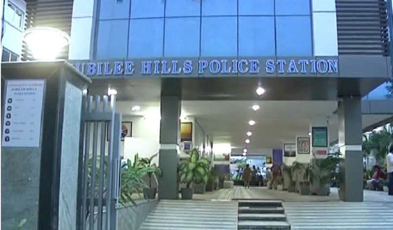 Hyderabad: Case registered against Sri Chaitanya Guruji over alleged harassment and threats