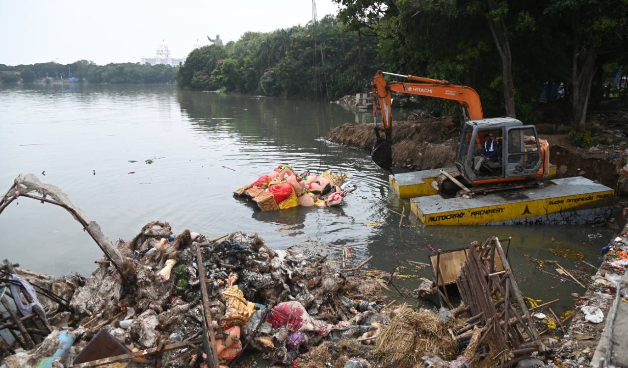 Water quality in Hussain Sagar yet to return to pre-idol immersion levels: TGPCB
