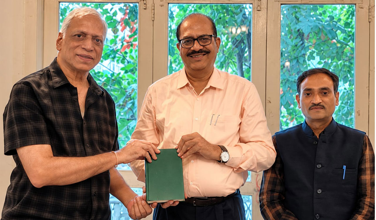 Hyderabad: Comprehensive review of Jimbo’s literary works held at Lamakaan