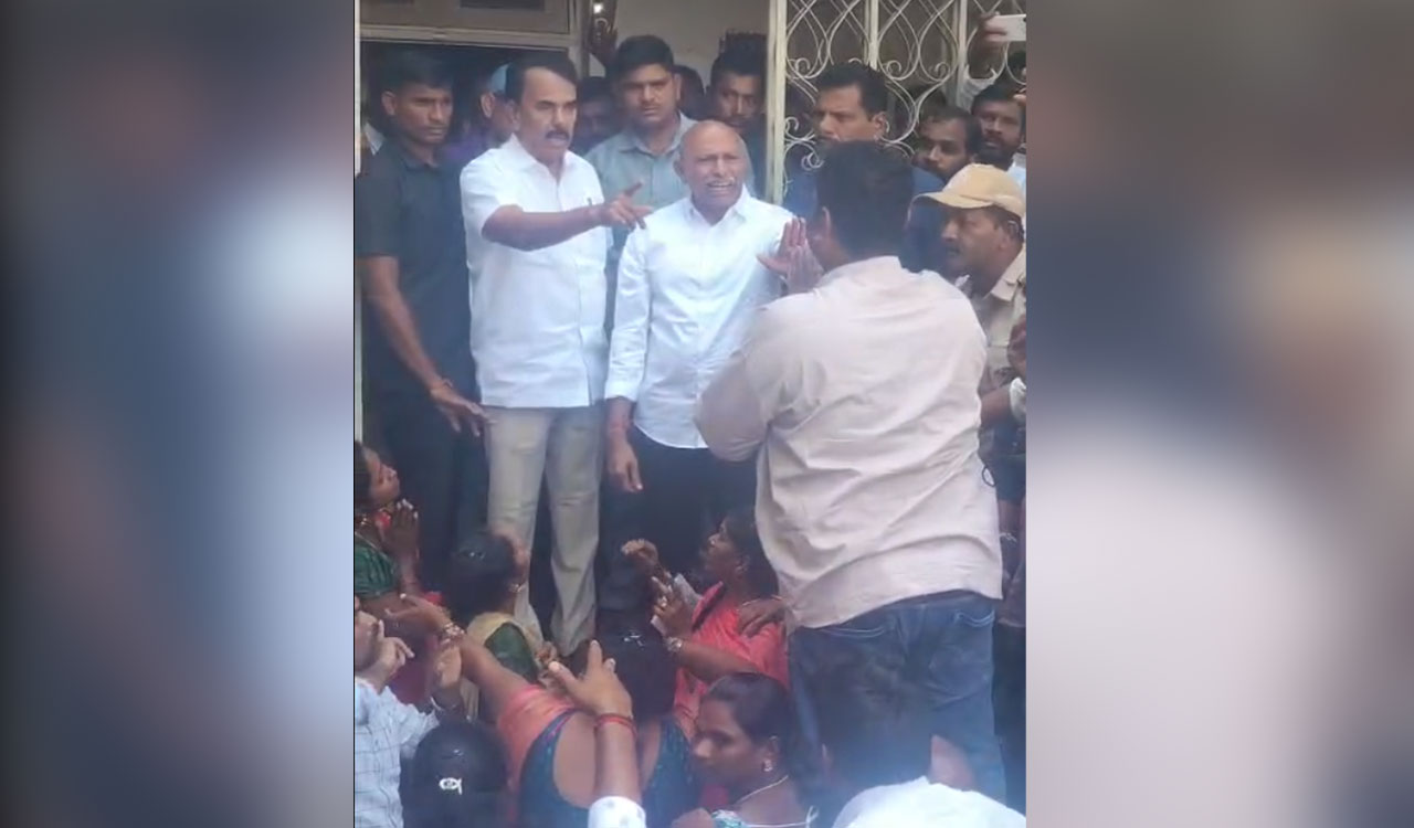 Artists gherao Jupally Krishna Rao, demand jobs and filling of vacancies