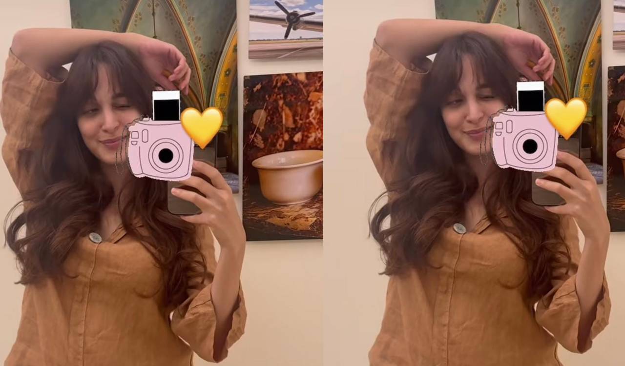 Mommy-to-be Kiara Advani flaunts new look in mirror selfie