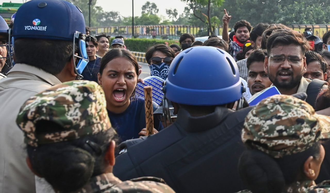 Priyanka Gandhi slams detention of protesters, accuses Centre of undermining democracy