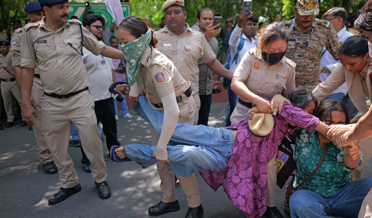 Over 500 detained as AAP, student groups protest against CEC in Delhi