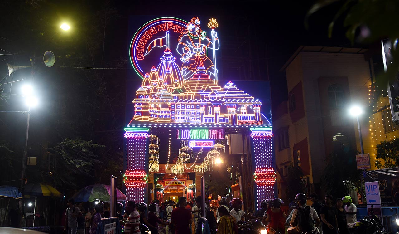 Several major Durga Puja organisers in Kolkata temporarily shut pandals for public viewing