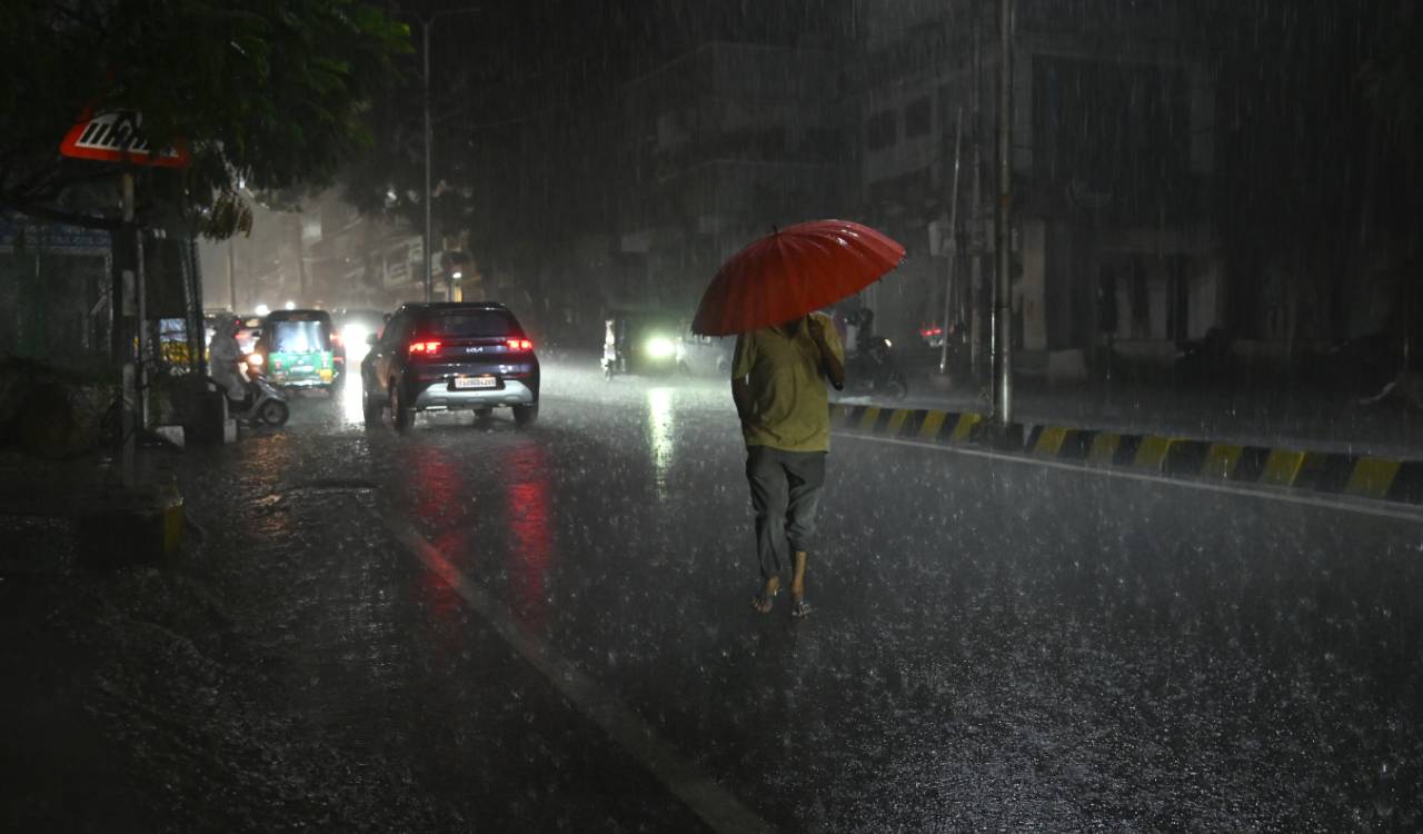 Rains and thunderstorms lash several parts of Hyderabad; disrupt peak-hour traffic