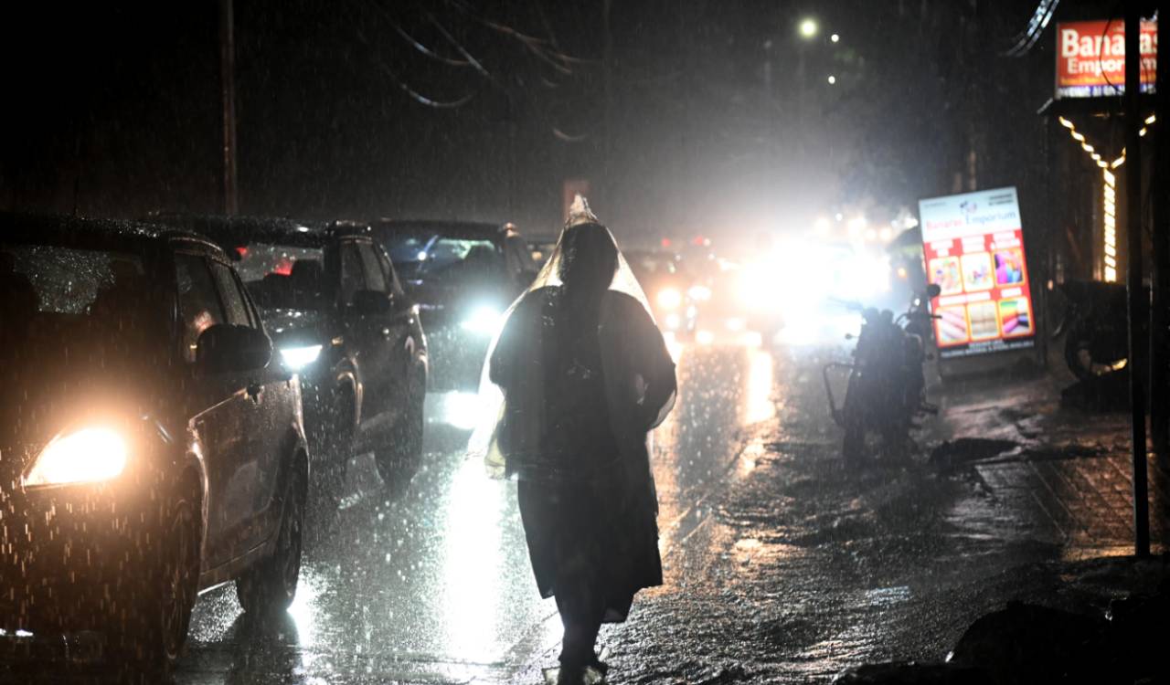 Rains and thunderstorms lash several parts of Hyderabad; disrupt peak-hour traffic