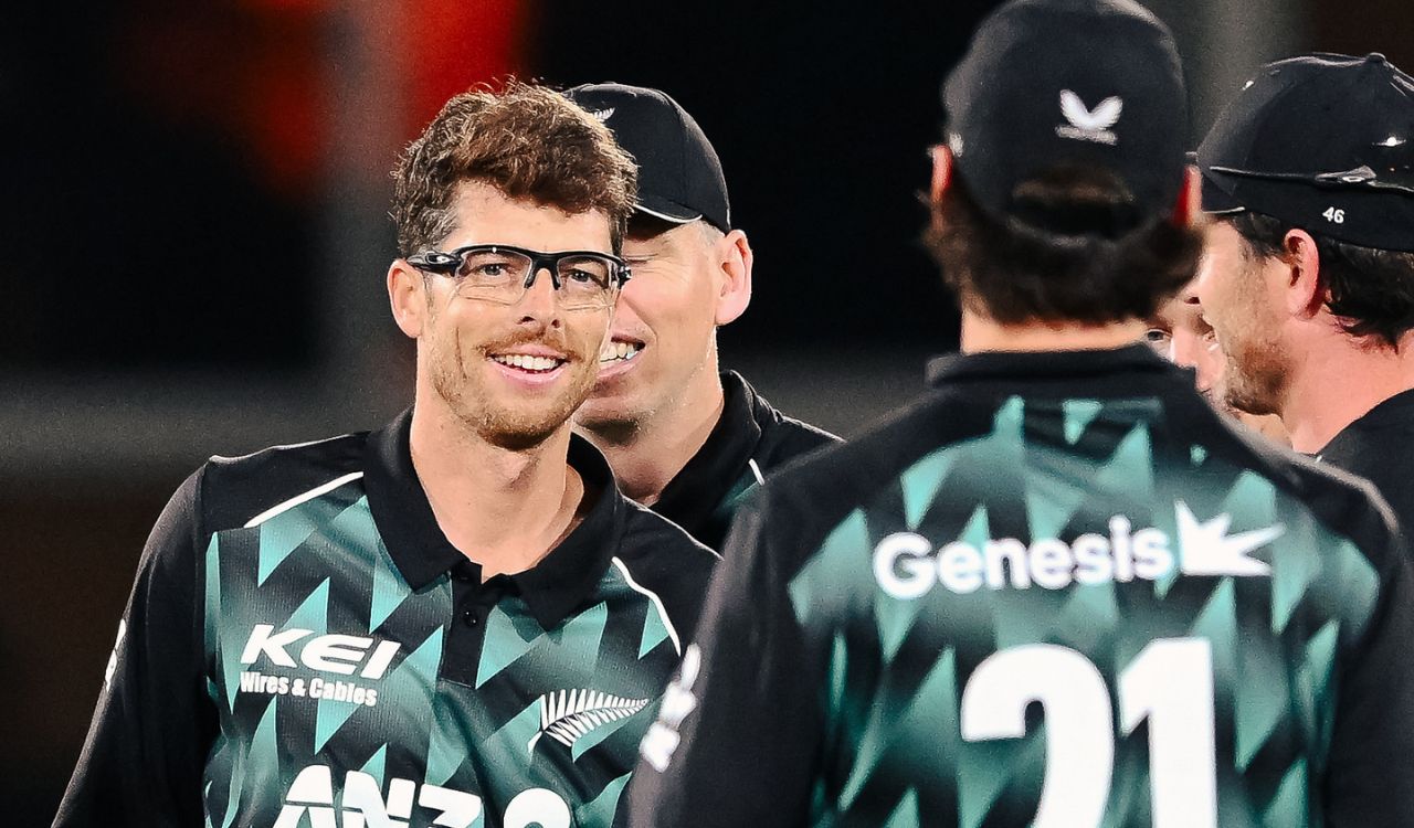 Mitchell Santner says extras hurt New Zealand in four-wicket loss to India