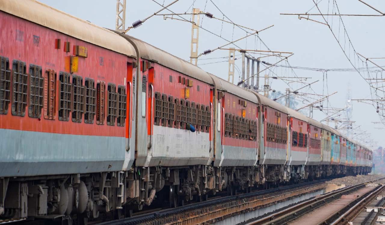 Jodhpur-Hyderabad train halted for 2 hrs in Maharashtra over youth ‘assault’; RPF denies charge