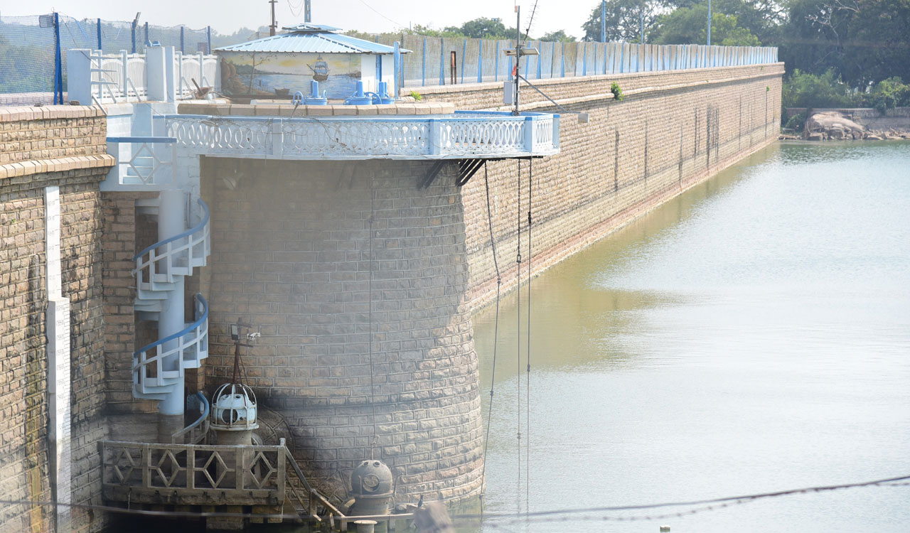 Hyderabad faces 150 MGD water deficit as groundwater levels plunge