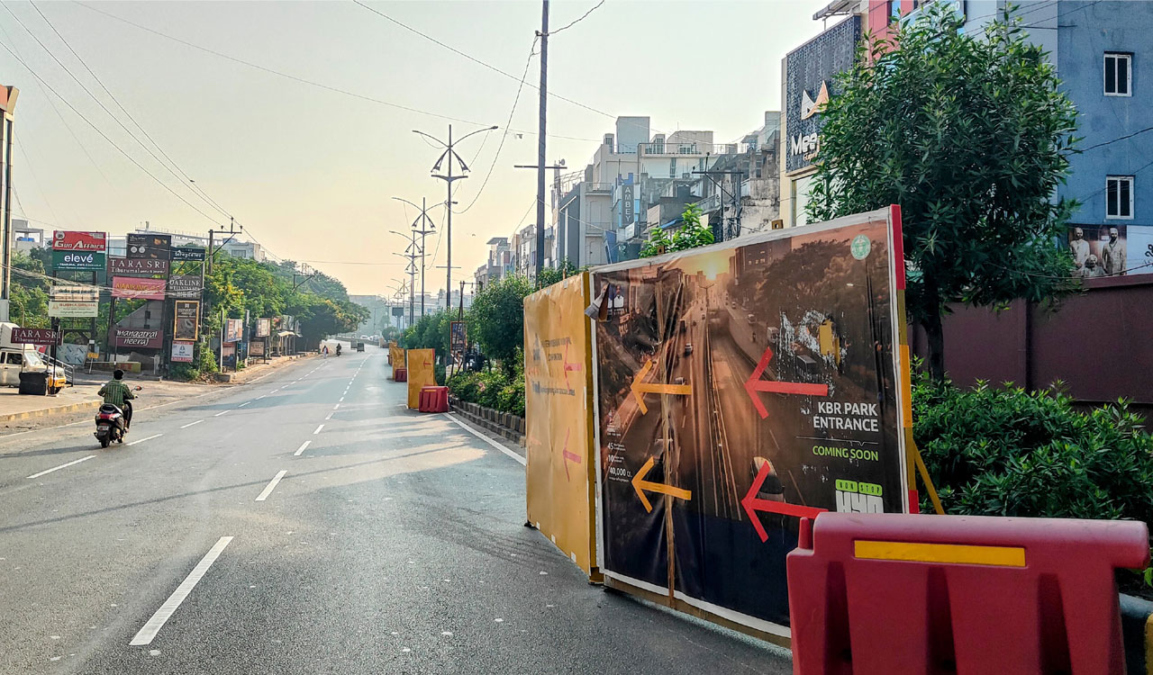 Barricades around KBR Park squeeze Hyderabad’s busy roads