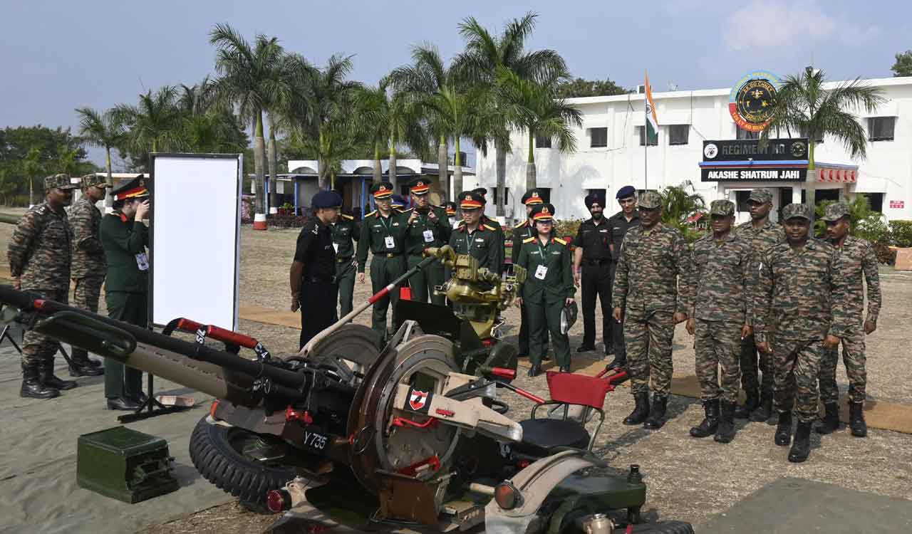 Vietnam People’s Army’s delegation of 10 Young Officers visit defence establishments in India