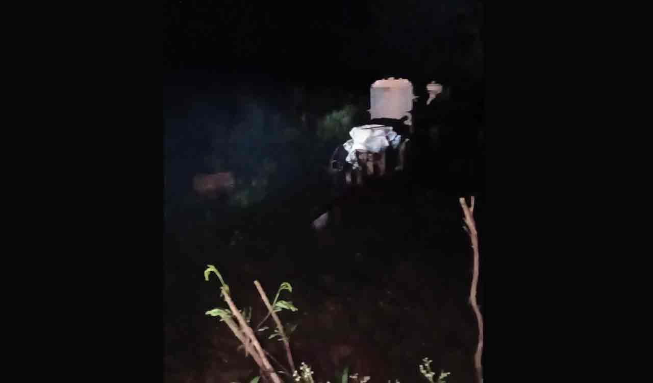 Power cuts force ryots to rent power generators in Telangana