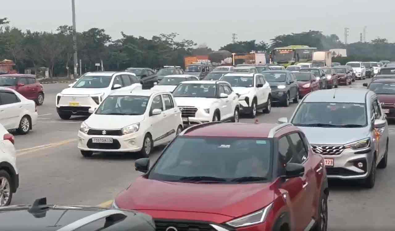 Dasara return rush brings traffic to a crawl on Hyderabad roads